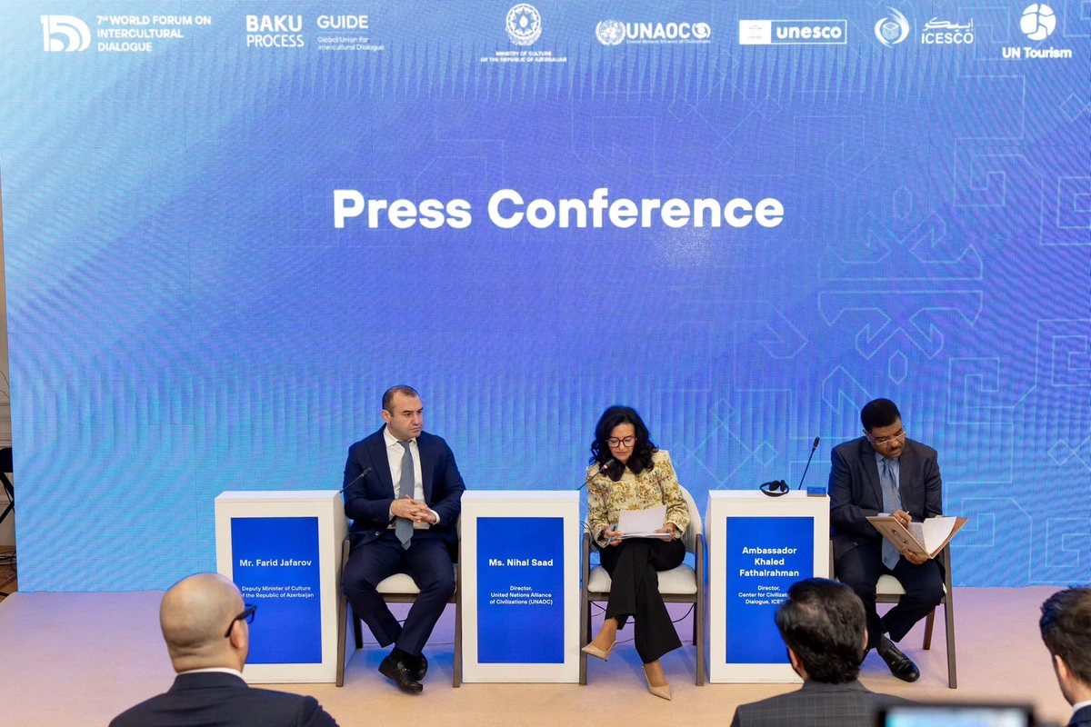VII Ümumdünya Mədəniyyətlərarası Dialoq Forumuna həsr olunan mətbuat konfransı keçirilib - FOTOLAR