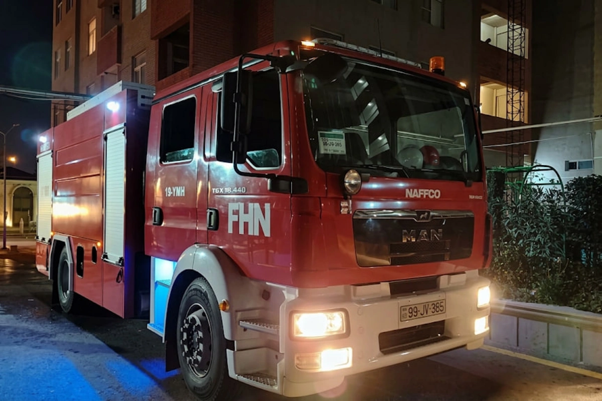 Bakıda 17 mərtəbəli binada yanğın oldu, sakinlər təxliyə edildi - FOTOLAR