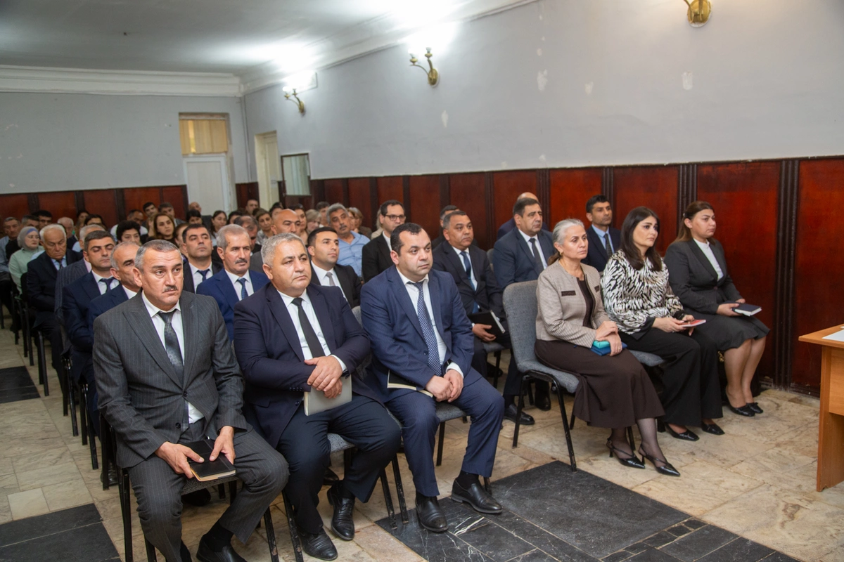 Rüstəm Xəlilov sakinlərin şikayətləri ilə maraqlandı — FOTOLAR