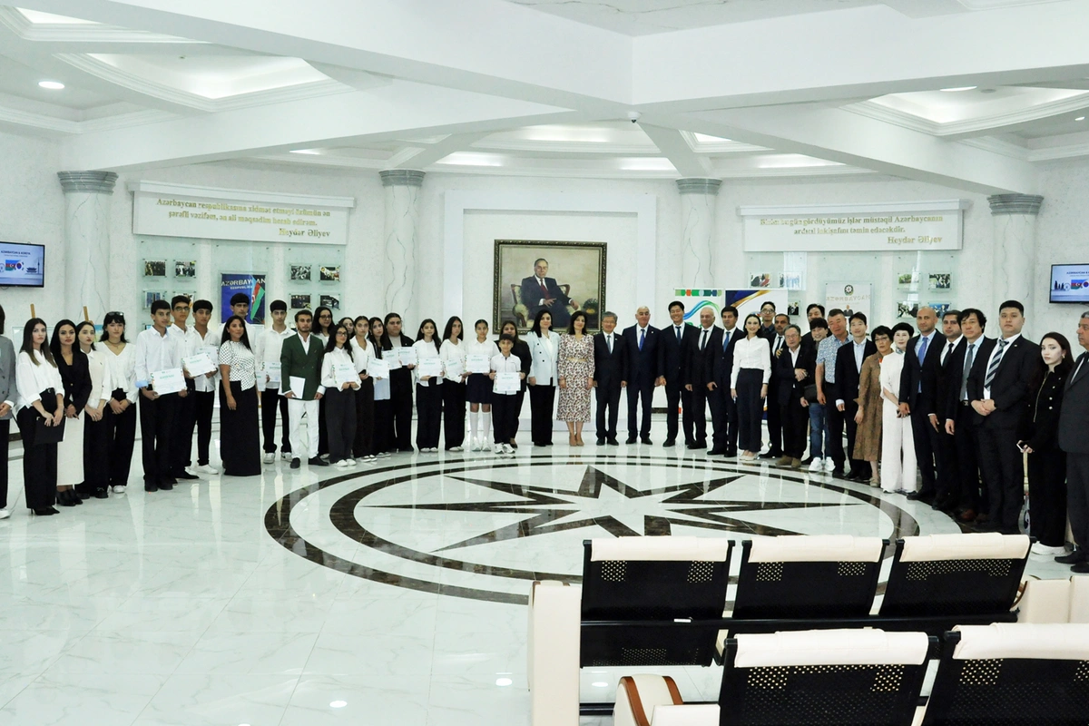 Koreya səfiri Pirallahıda olub, ağacəkmə aksiyası keçirilib — FOTOLAR