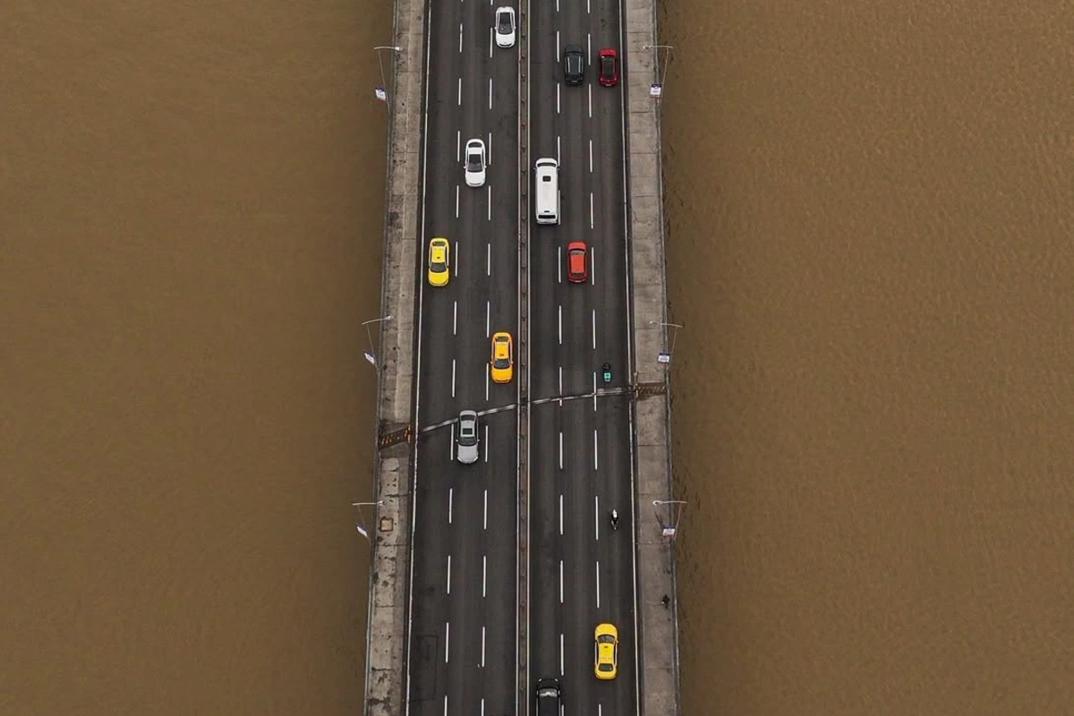 İstanbul boğazı qəhvəyi rəngə boyandı – FOTOLAR