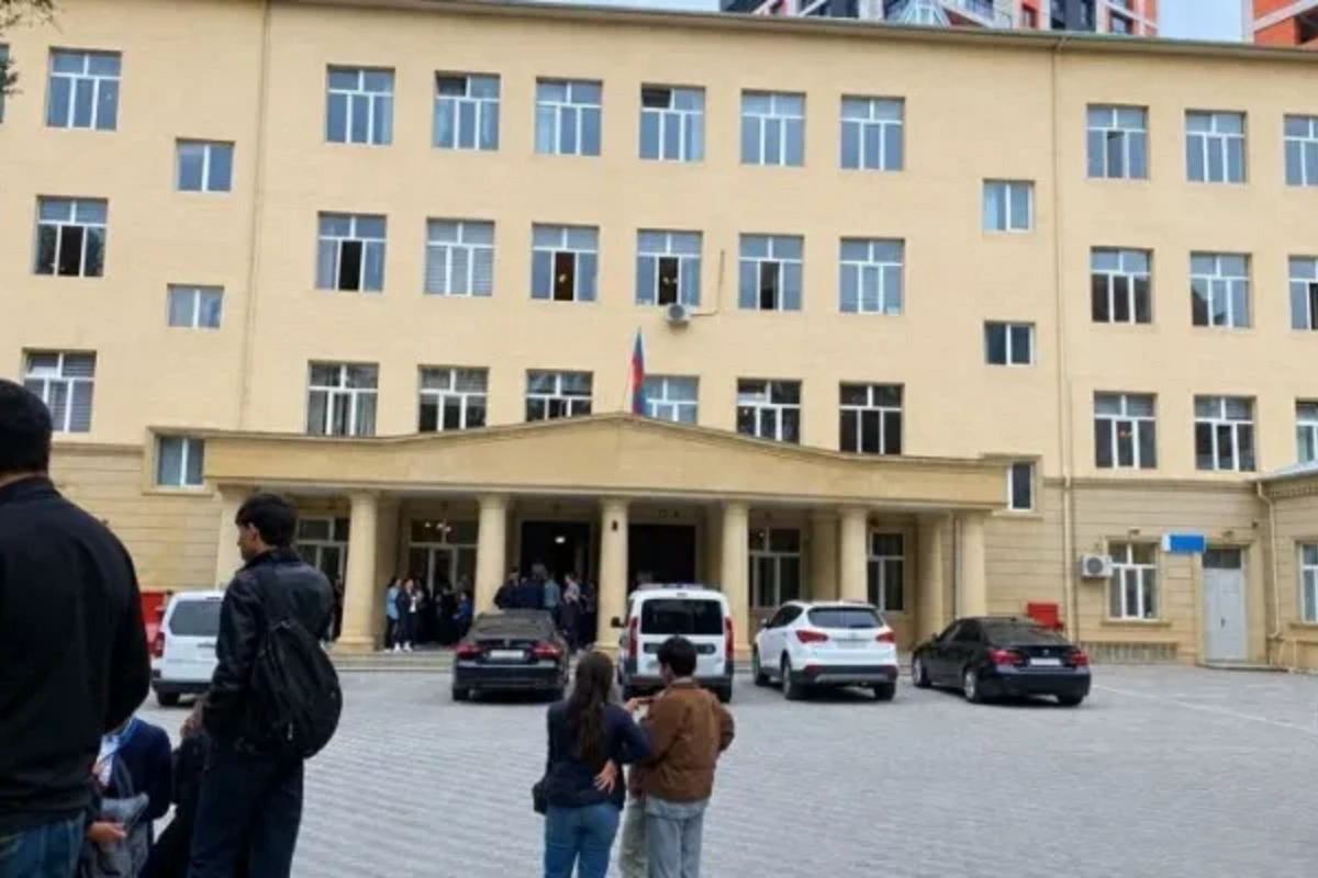 Məktəbdə pəncərədən yıxılan şagirdin anası da faciəvi şəkildə ölüb - FOTOLAR