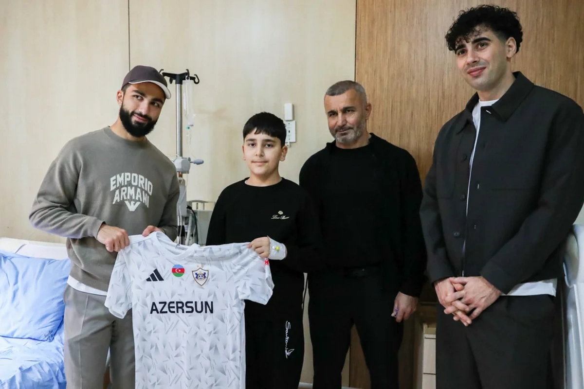 Onkoloji xəstəlikdən müalicə alan balaca pasiyent Qurban Qurbanov üçün Qarabağ mahnısını ifa etdi