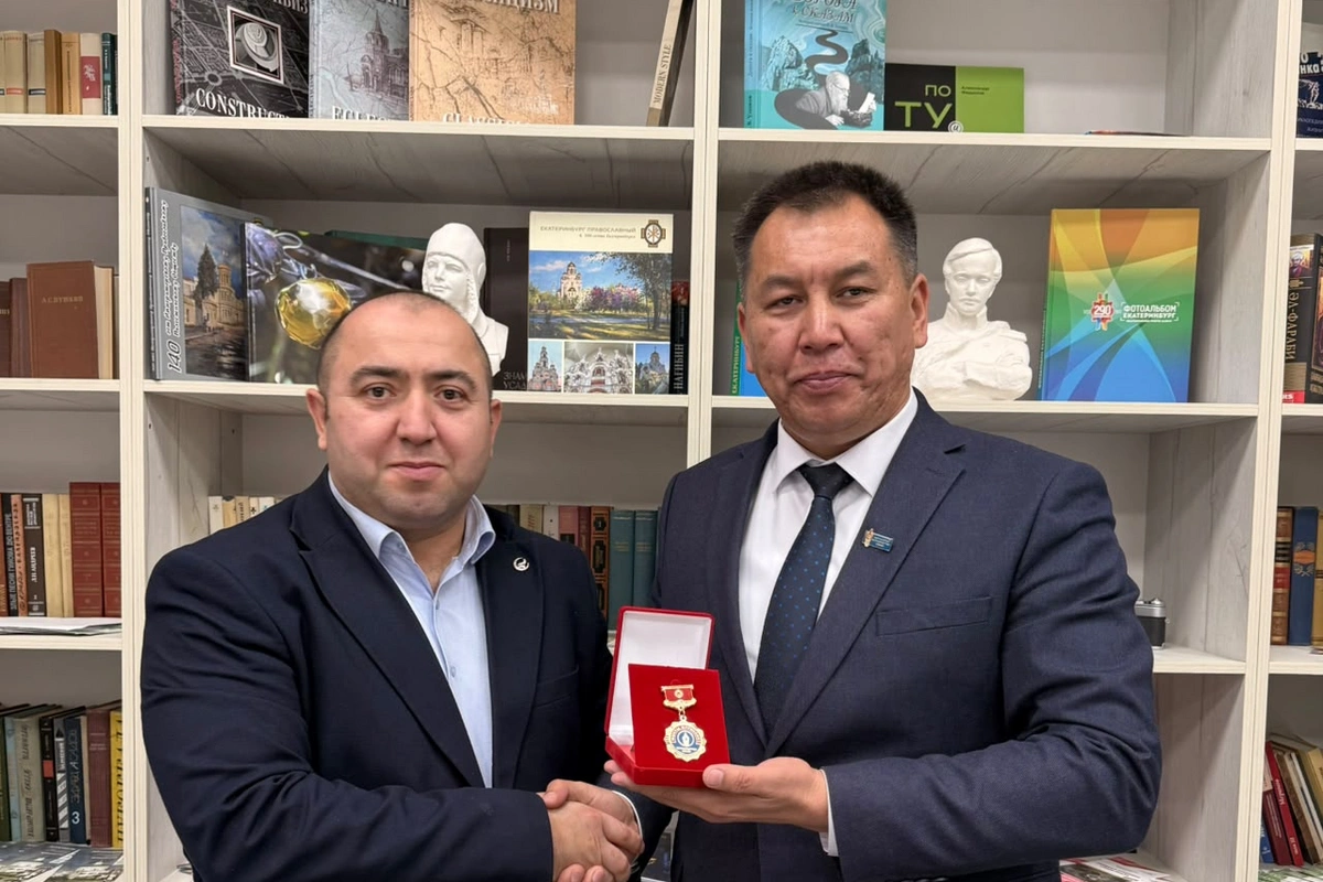 Aqil Ələsgər Bişkekdə medalla təltif olundu – Qırğızıstan Jurnalistlər Birliyinin fəxri üzvü seçildi (FOTOLAR)