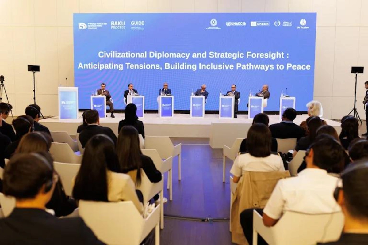 Heydər Əliyev Mərkəzində Sivilizasiya diplomatiyası və strateji uzaqgörənlik mövzusunda plenar sessiya keçirilib - FOTOLAR