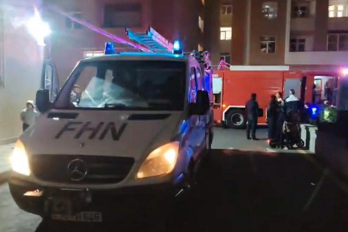 Bakıda 17 mərtəbəli binada yanğın oldu, sakinlər təxliyə edildi - FOTOLAR