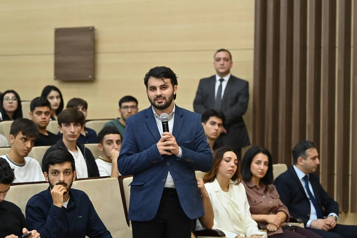 Emin Əmrullayev SABAH proqramının tələbələri ilə görüşüb - FOTOLAR