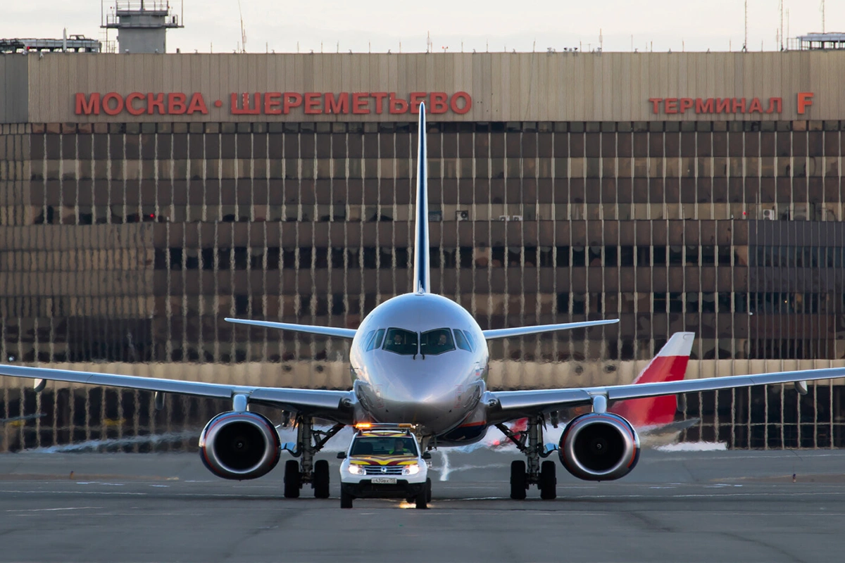 4 aeroport bağlandı, sərnişinlər sığınacaqlara təxliyə olundu - Moskvada PUA həyəcanı
