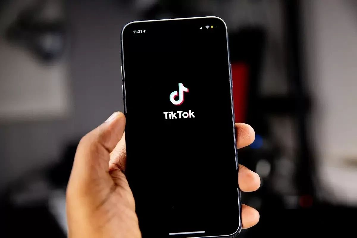 TikTokda canlı yayımda söyüş söyənlər saxlanıldılar