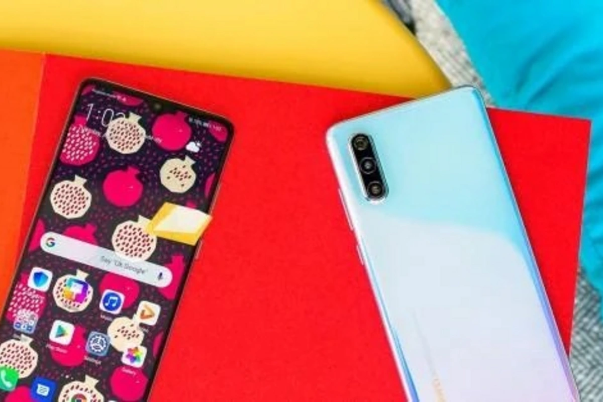 200 avrodan ucuz ən yaxşı 4 smartfon - Ekspertlərin seçimləri