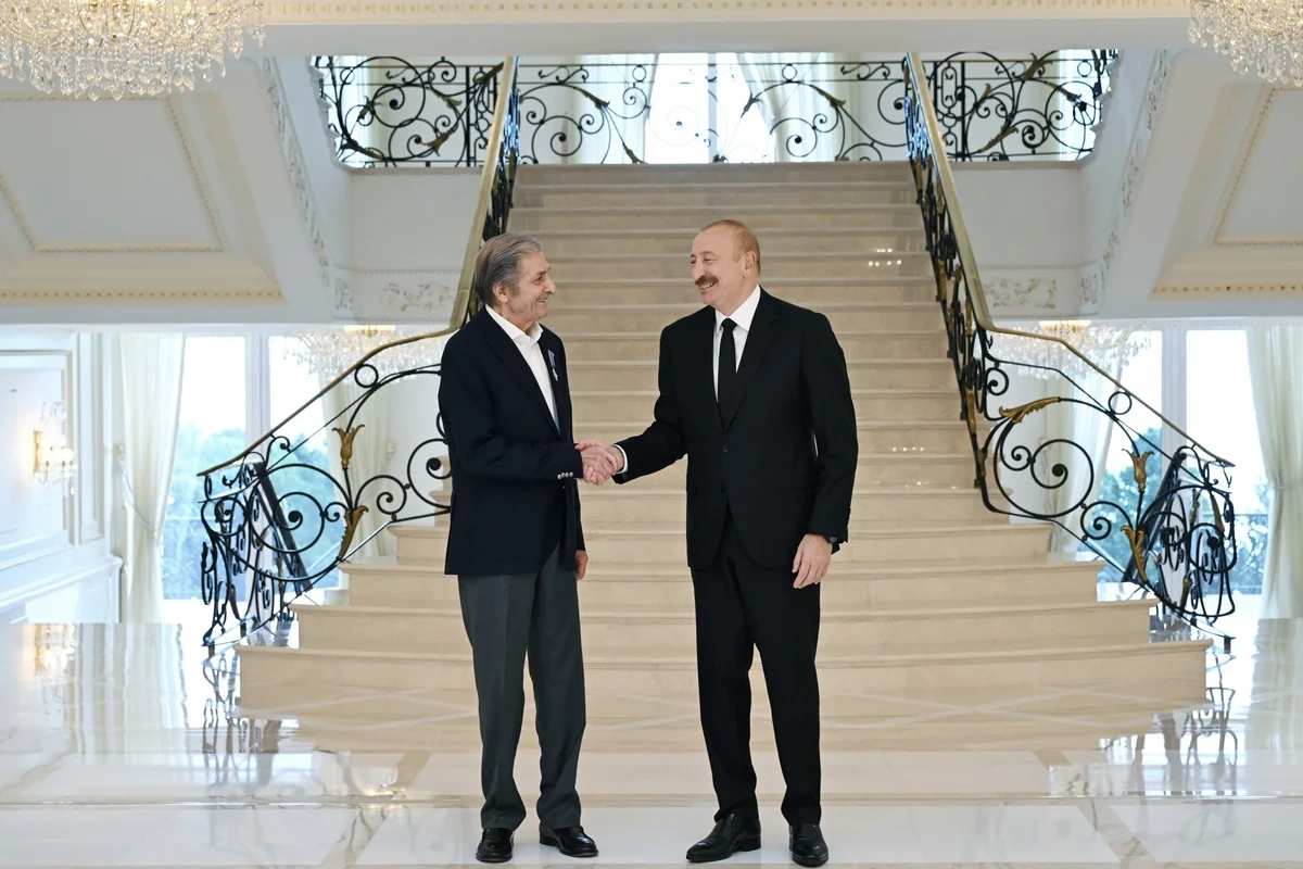 İlham Əliyev Fərhad Xəlilova "İstiqlal" ordenini təqdim edib - FOTOLAR
