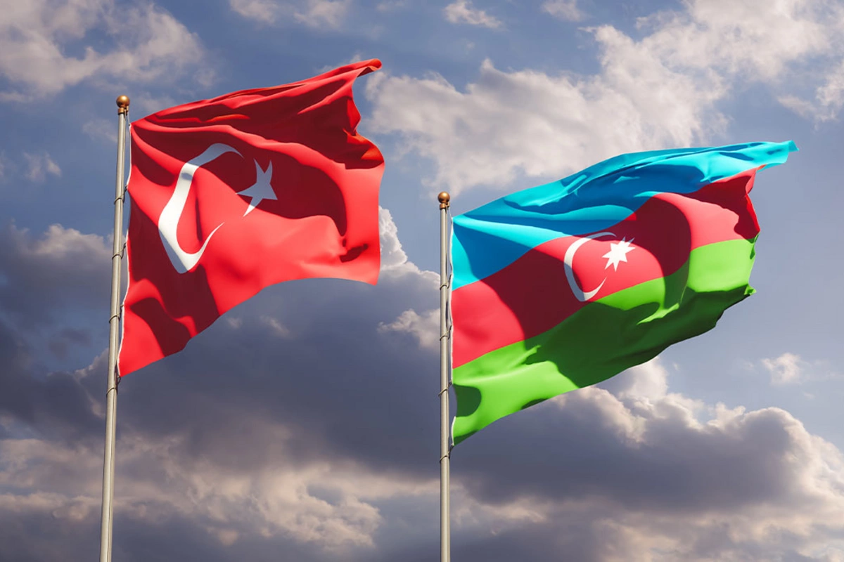 Politoloq: Müttəfiqlik qarşı tərəfin cəmiyyətinə necə yaşamağı izah etmək deyil