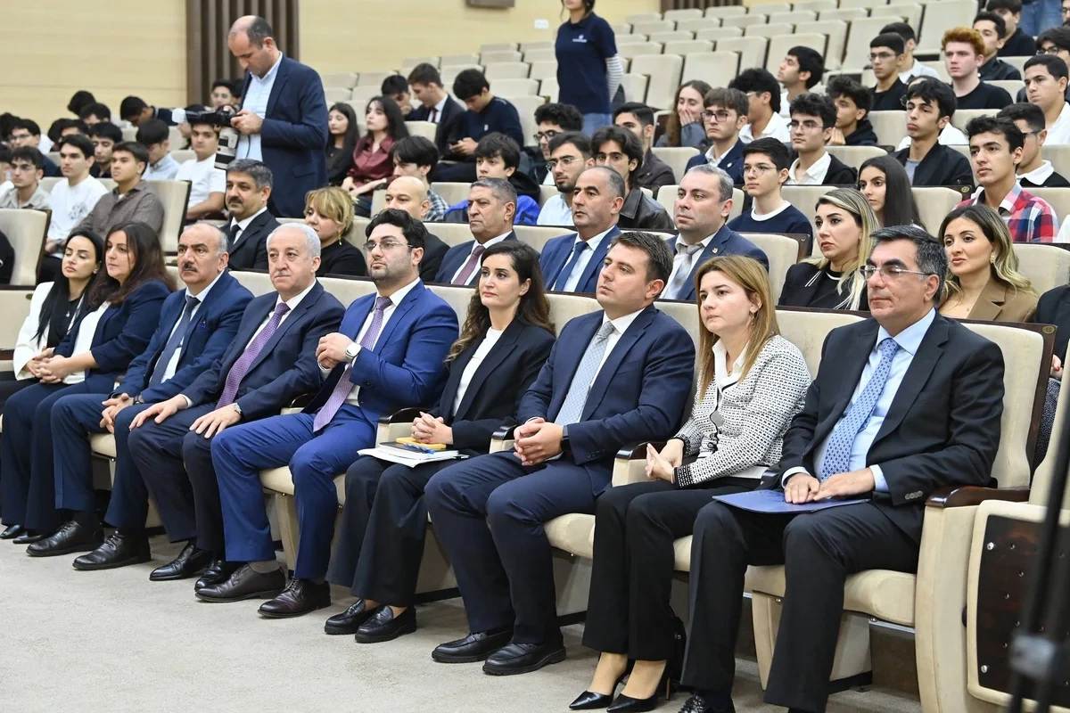 Emin Əmrullayev SABAH proqramının tələbələri ilə görüşüb - FOTOLAR