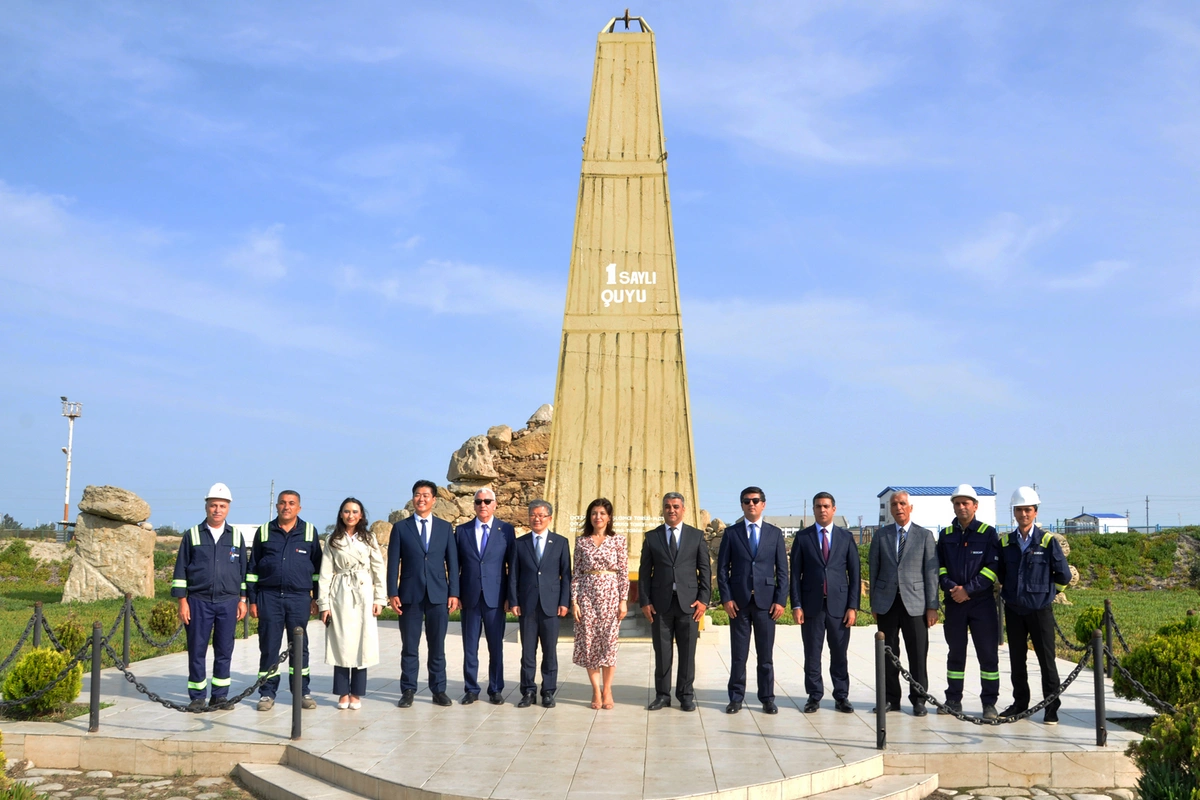 Koreya səfiri Pirallahıda olub, ağacəkmə aksiyası keçirilib — FOTOLAR