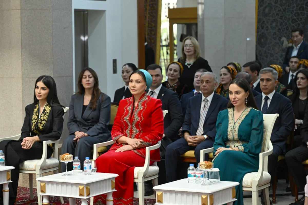 Leyla Əliyeva Aşqabadda Milli Türkmən Xalçası Muzeyində olub - FOTOLAR