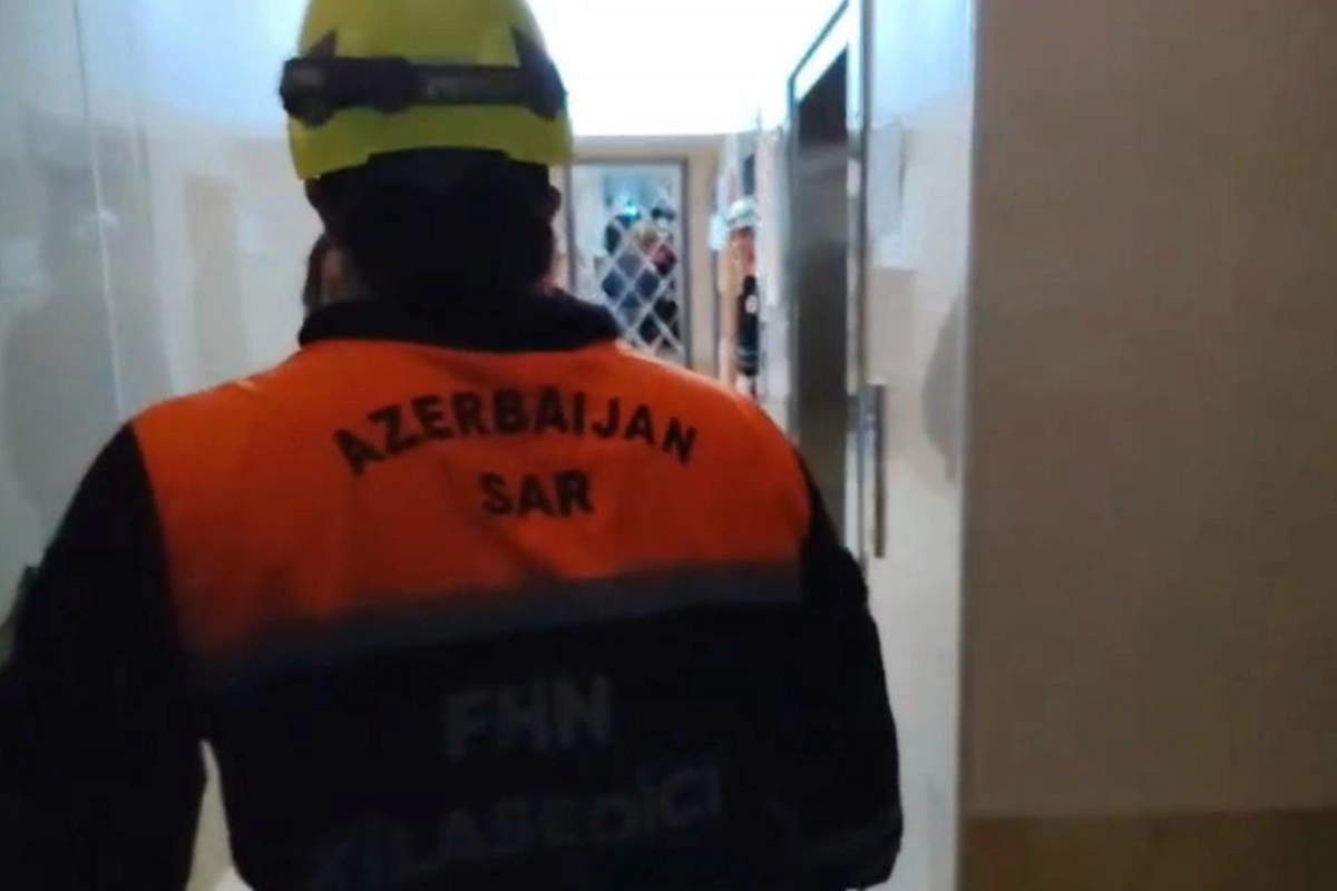 Bakıda 17 mərtəbəli binada yanğın oldu, sakinlər təxliyə edildi - FOTOLAR