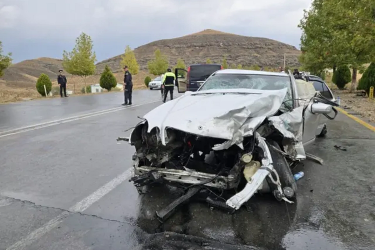 Naxçıvanda iki avtomobil toqquşdu - 6 nəfər xəsarət aldı (FOTO)