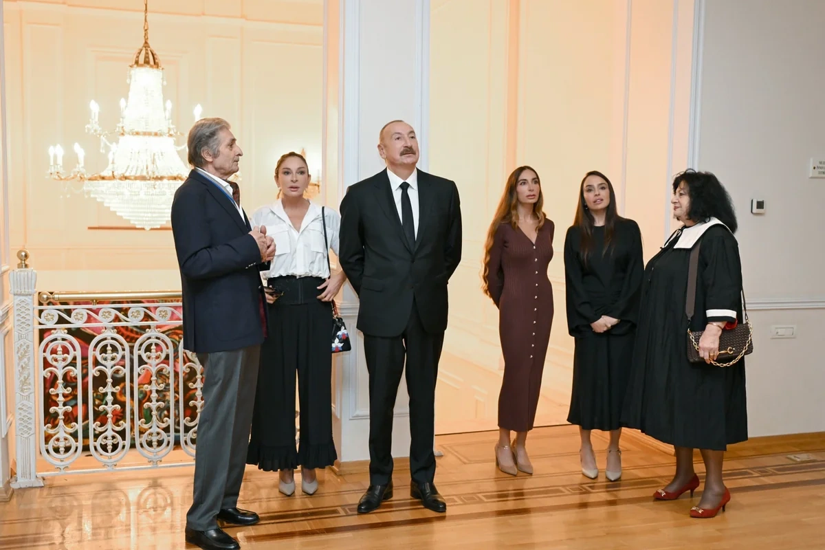 Prezident və ailə üzvləri sərgi ilə tanış oldu - FOTOLAR