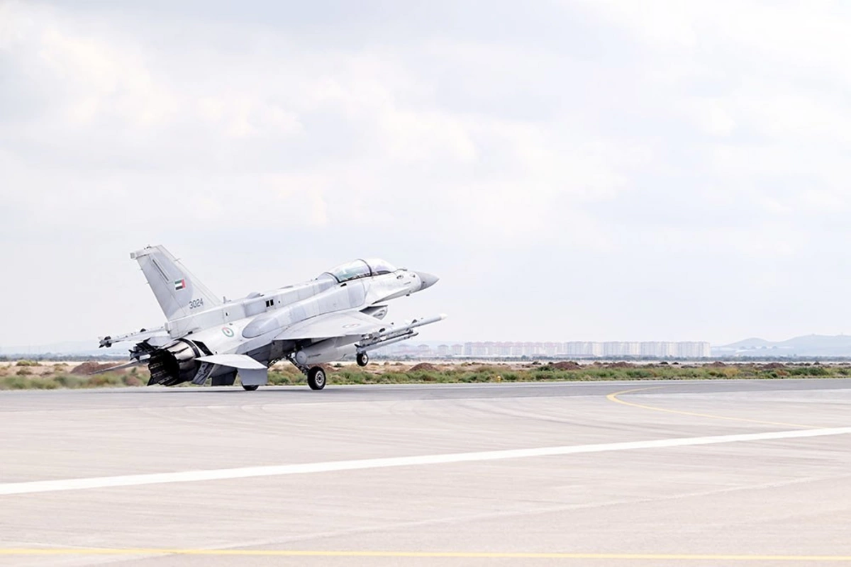 Hərbi təlimdə şərti qəzaya uğrayan pilot xilas edildi — FOTOLAR