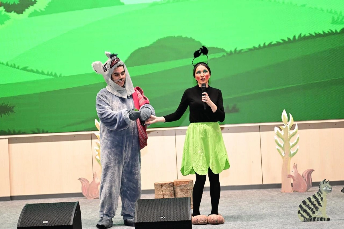 Füzuli teatrı Şəhər Günündə "Tıq-tıq xanım" tamaşası ilə uşaqları sevindirib- FOTOLAR