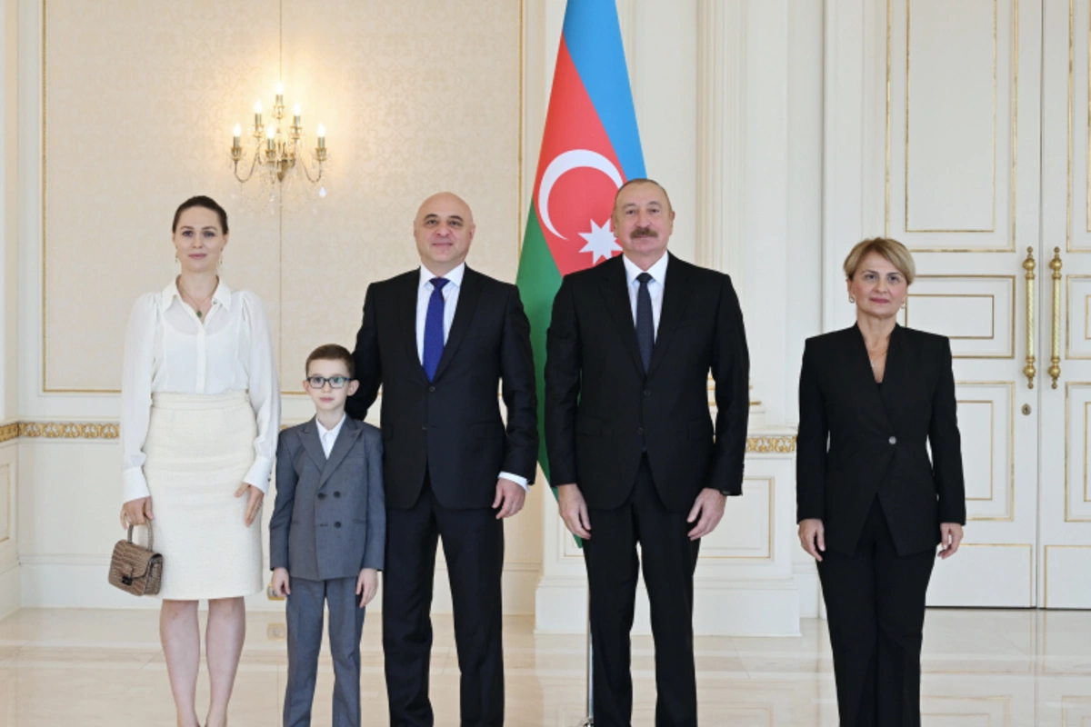 İlham Əliyev Gürcüstanın yeni təyin olunmuş səfirini qəbul edib — FOTOLAR