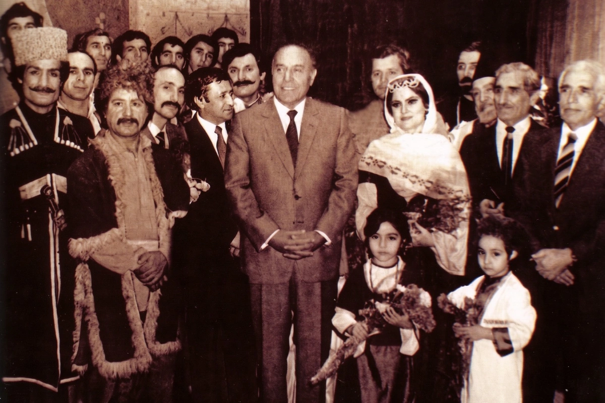 İlyas Əfəndiyevin xatirəsi vəfatının 30-cu ildönümündə Bakı Bələdiyyə Teatrında yad edildi - FOTOLAR