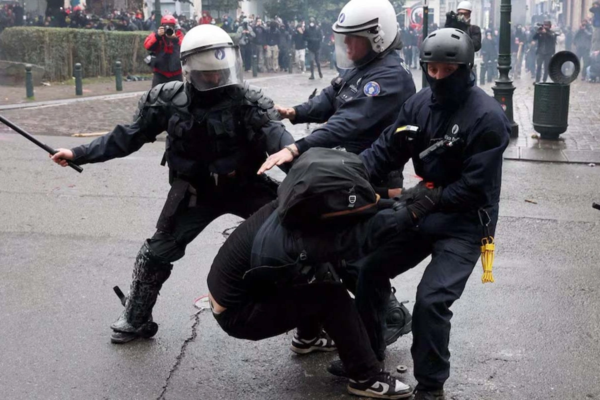 Almaniyanın 34 şəhərində gənclər küçələrə töküldü - Polislə toqquşmalar oldu