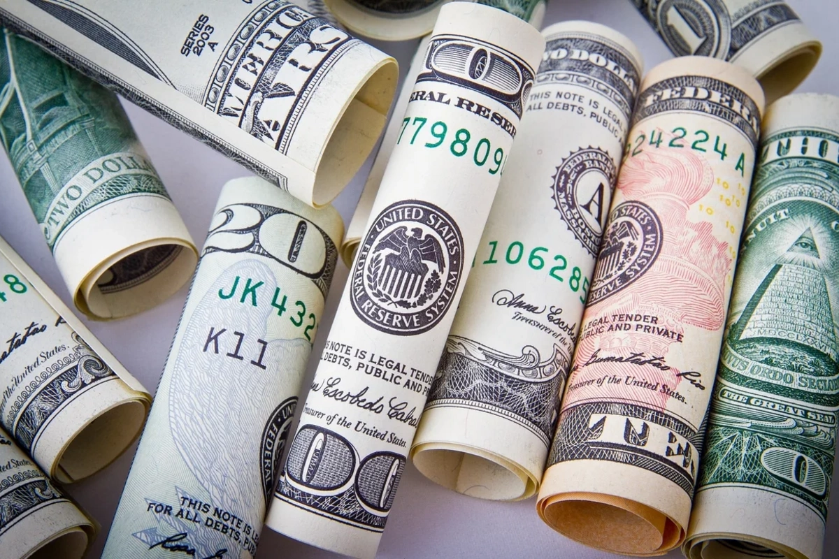 Dollar almaq istəyənlərin nəzərinə!