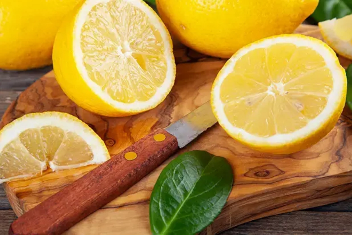 Kəsilmiş limonu atmayın: Təzəliyini uzun müddət qorumağın sadə yolu