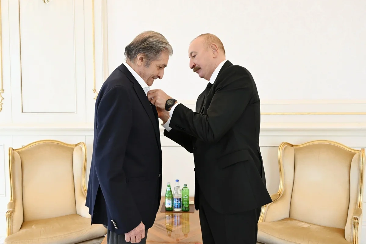 İlham Əliyev Fərhad Xəlilova "İstiqlal" ordenini təqdim edib - FOTOLAR