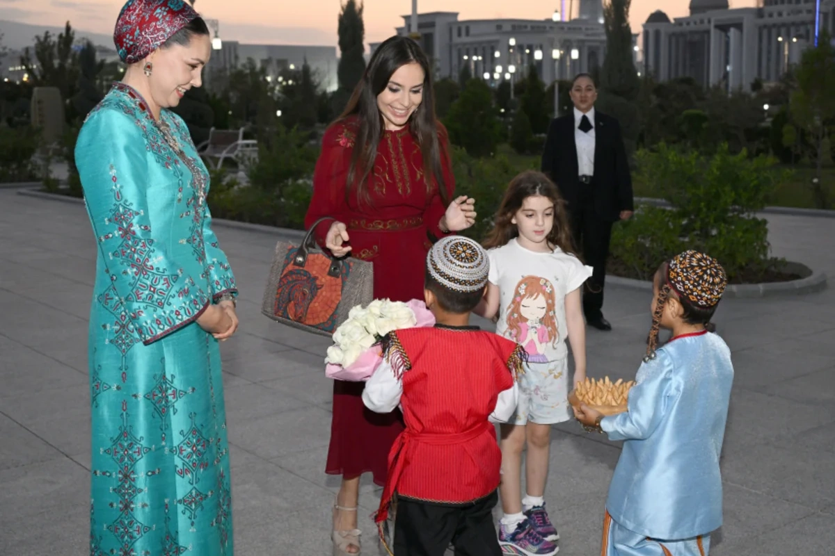 Leyla Əliyeva Arkadağ şəhərində Uşaq Sağlamlığı və Reabilitasiya Mərkəzinin fəaliyyəti ilə tanış olub - FOTOLAR
