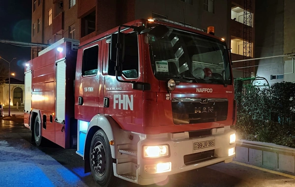 Bakıda 17 mərtəbəli binada yanğın oldu, sakinlər təxliyə edildi - FOTOLAR