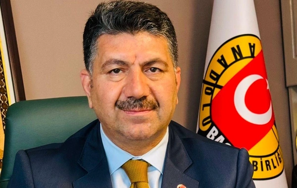 Azərbaycan türkiyəli köşə yazarını beynəlxalq axtarışa verdi