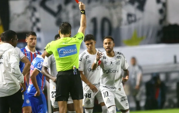 Neymar qırmızı vərəqə almasını irqçilik təzahürü adlandırıb