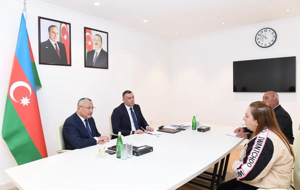Rövşən Rzayev vətəndaş qəbulu keçirib - FOTOLAR