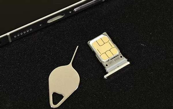 SIM kartı çıxararkən edilən bu səhv telefonun suya davamlılığını poza bilər