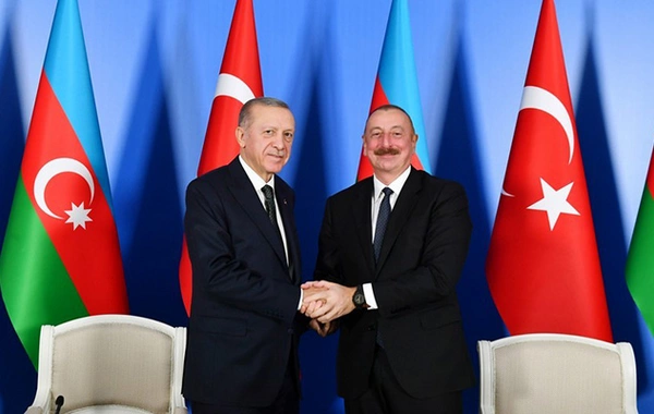 Ərdoğan Əliyevi Türkiyədəki sammitə şəxsən dəvət etdi