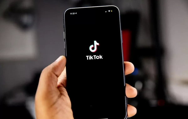 TikTokda canlı yayımda söyüş söyənlər saxlanıldılar