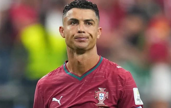 Kriştianu Ronaldu iki milyard dollar qazanan ilk idmançı oldu