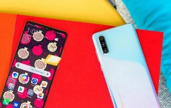 200 avrodan ucuz ən yaxşı 4 smartfon - Ekspertlərin seçimləri