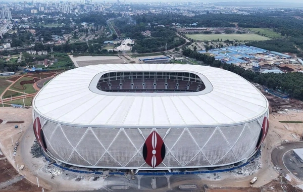 Bu ölkədə bir milyard avroluq stadionun açılışı qalmaqal yaratdı