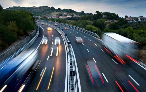 Azərbaycanda bu il avtobus və taksi ilə daşınan sərnişinlərin sayı artıb