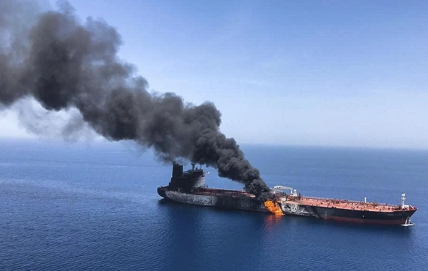 Hörmüz boğazında minaya toxunan supertanker partlayıb