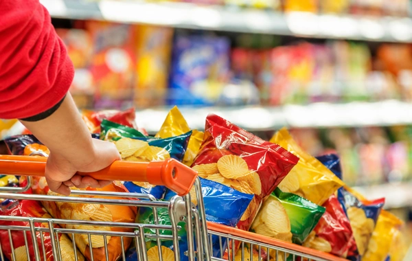 Bakıda supermarketdə 100 minlik fırıldaq - Müdir çipsilərə görə həbs edildi