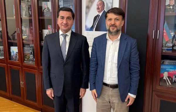 Xaricidə yaşayan azərbaycanlı fəal Prezidentin köməkçisi ilə görüşdü - FOTO