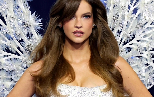 Barbara Palvin doğuşdan 6 həftə sonra podiumda - FOTOLAR/VİDEO