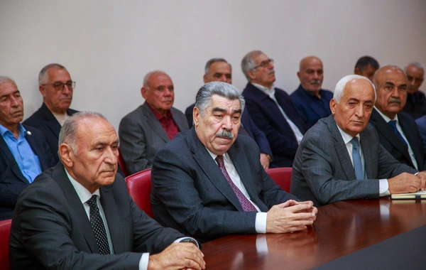 Salyanda icra başçısı ağsaqqallar ilə görüşdü — FOTOLAR