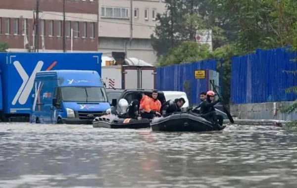 İstanbulda aramsız yağışdan yaranan seldə ölənlərin sayı 5 nəfərə çatıb, itkin düşənlər var