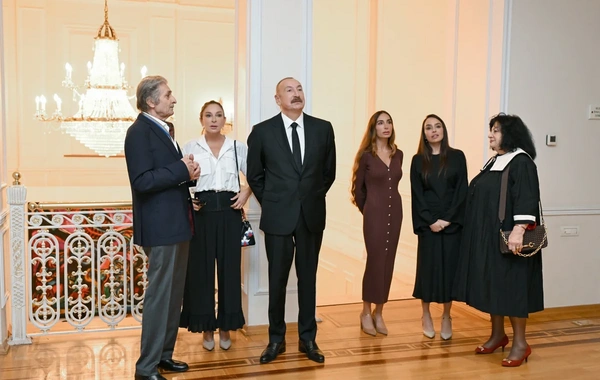 Prezident və ailə üzvləri sərgi ilə tanış oldu - FOTOLAR