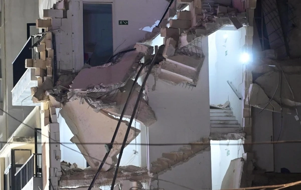 Bakıda yaşayış binasında uçqun